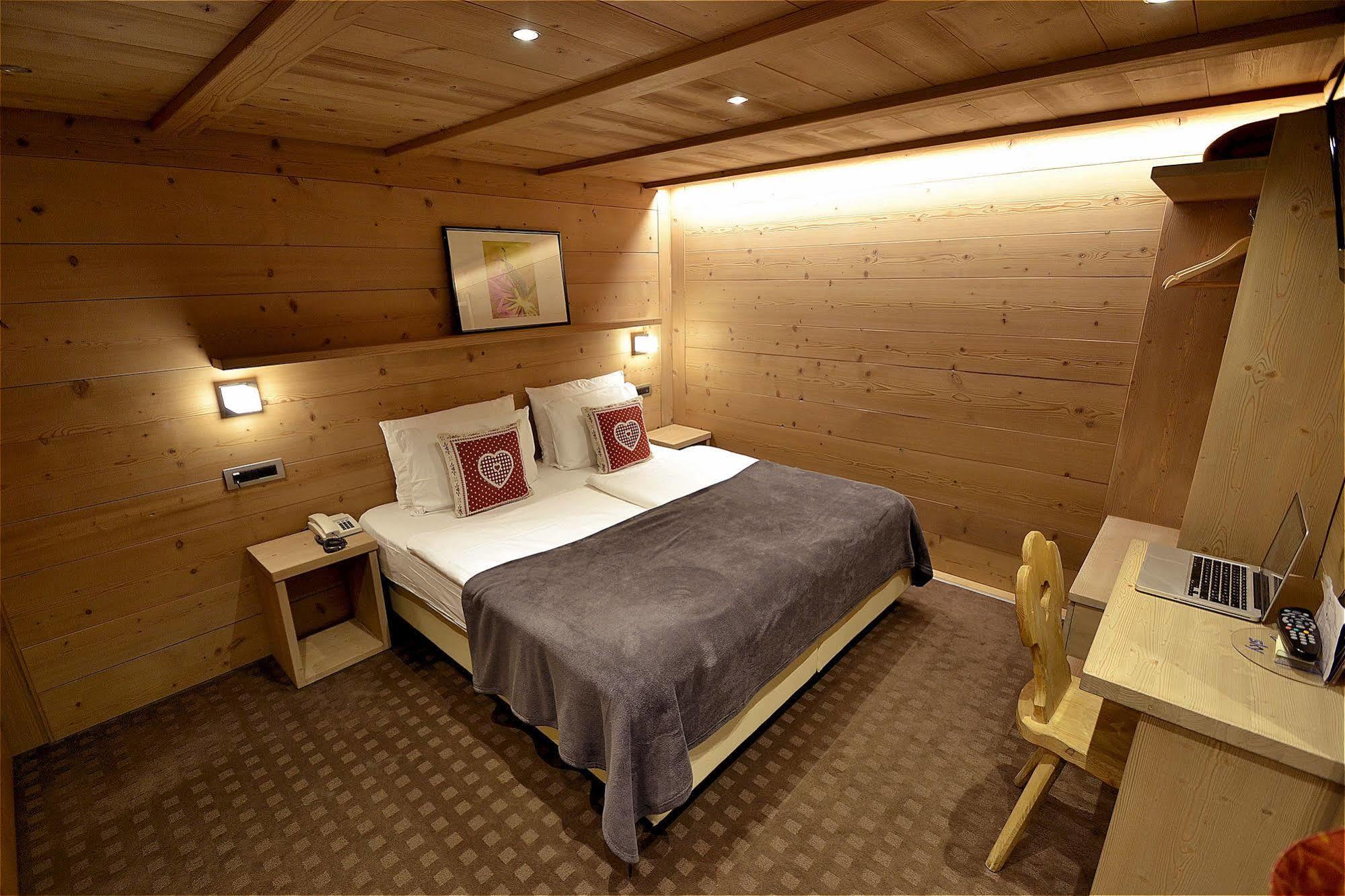 Hotel Piccolo Tibet Livigno Eksteriør bilde