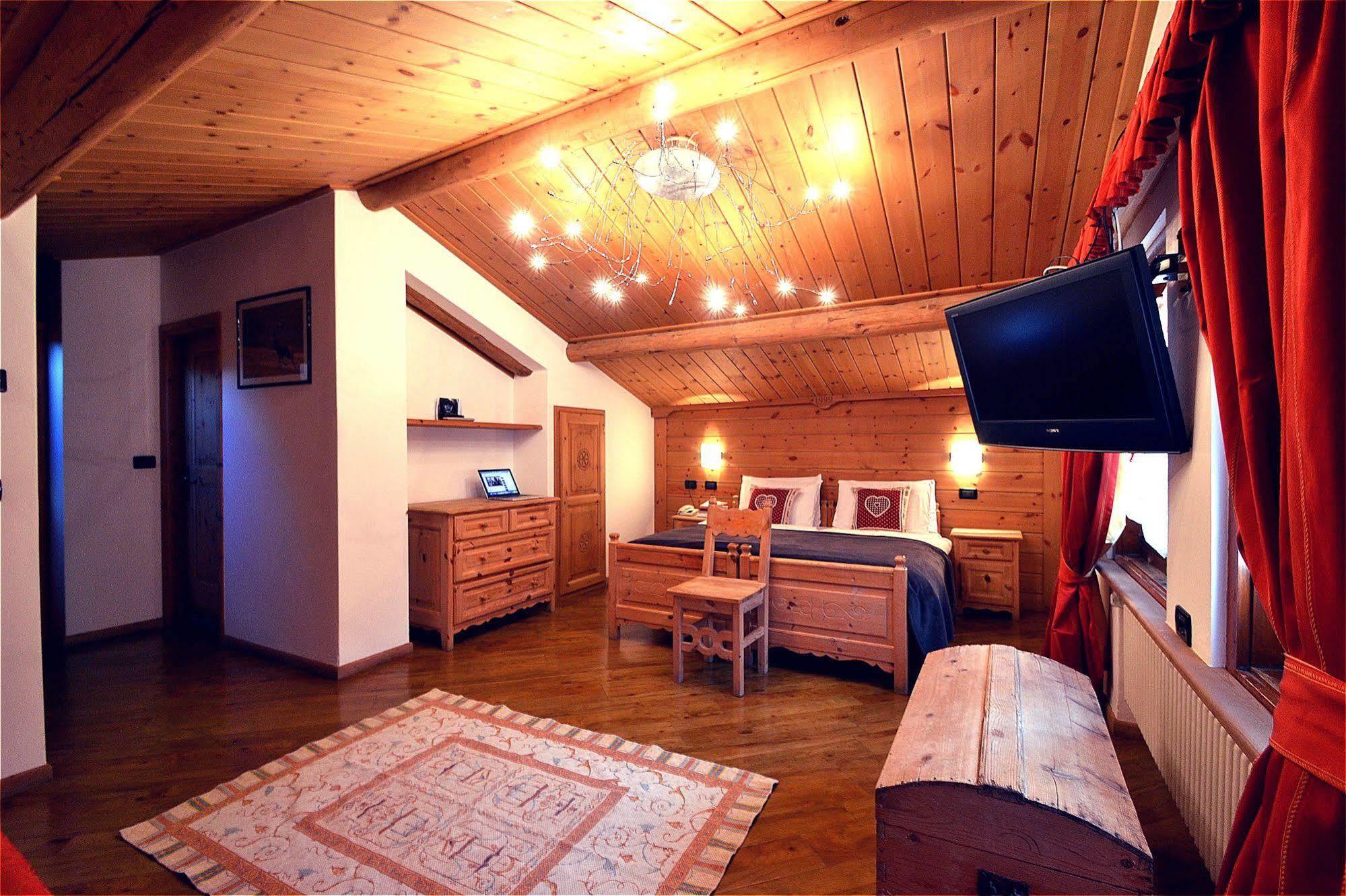 Hotel Piccolo Tibet Livigno Eksteriør bilde
